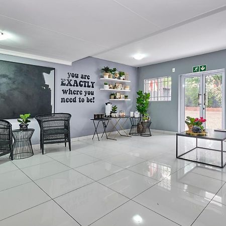 جوهانسبورغ Inn & Out Sandton المظهر الخارجي الصورة