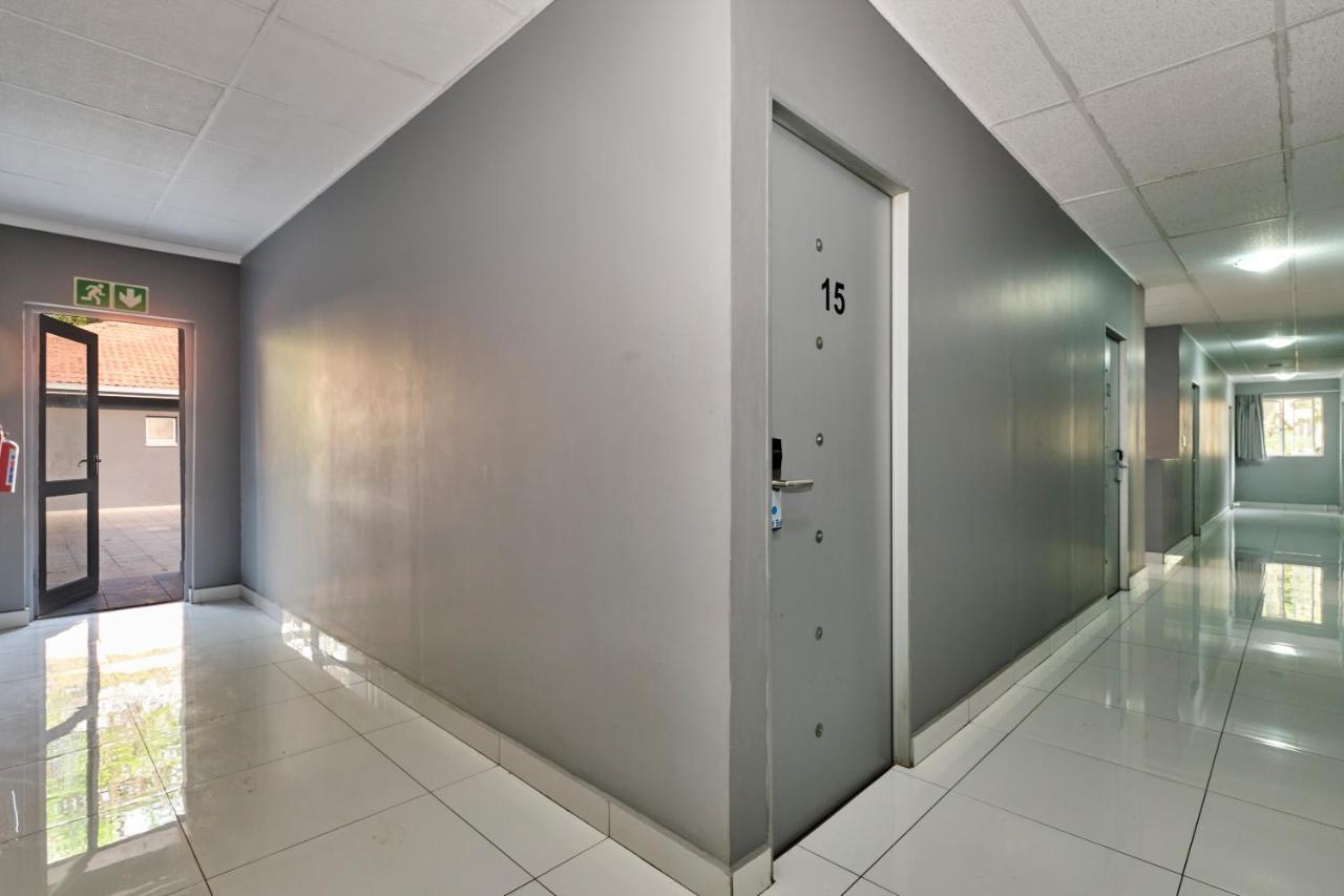 جوهانسبورغ Inn & Out Sandton المظهر الخارجي الصورة